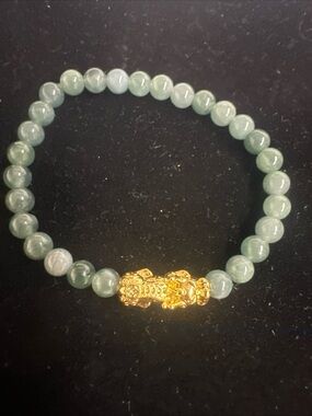 Green Jade Bead Bracelet with Gold Pixiu Accent